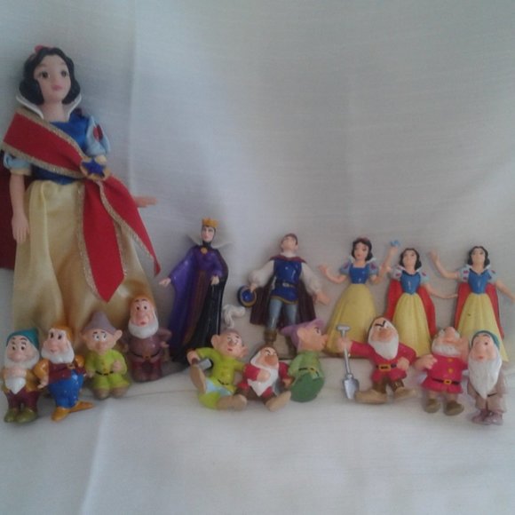 Snow White and the Seven Dwarfs - Picture 1 of 9
